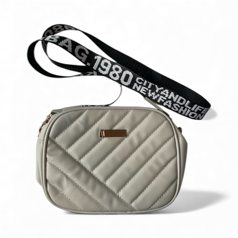 NWOT Kuchen & Bag 1980 City Quilted Crossbody Bag with removable strap